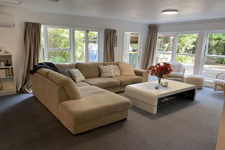 Photo of property in 53a Onedin Place, Titirangi, Auckland, 0604