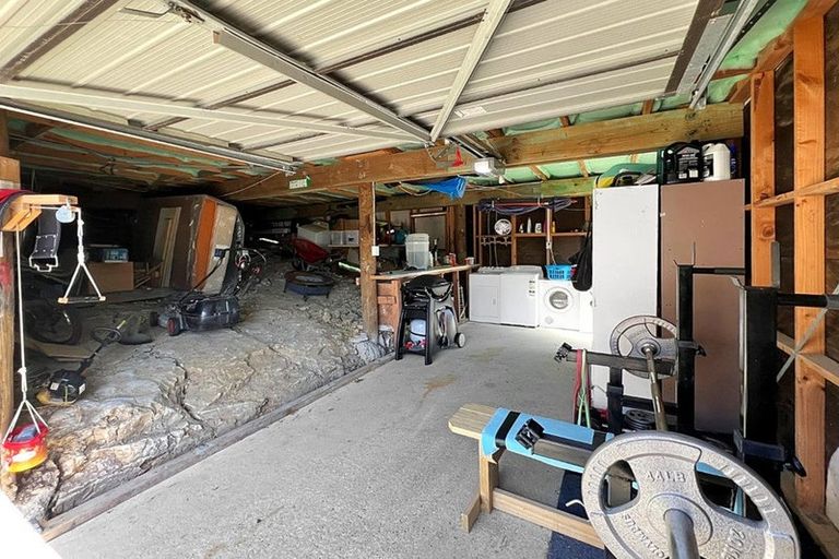 Photo of property in 8 Longview Rise, Massey, Auckland, 0614