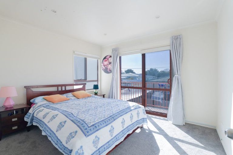 Photo of property in 66d Waimumu Road, Massey, Auckland, 0614