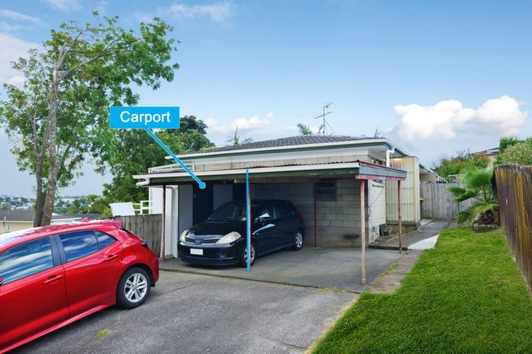 Photo of property in 1/1 Flagstaff Place, Massey, Auckland, 0614