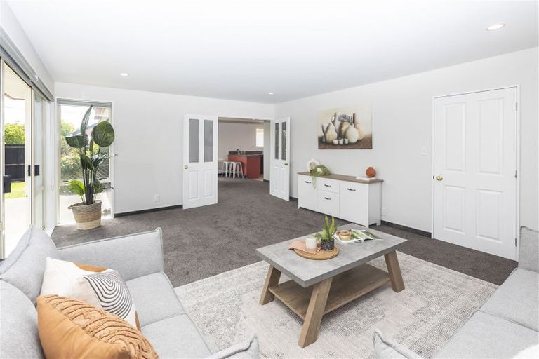 Photo of property in 2 Rosefield Lane, Northcote, Christchurch, 8052