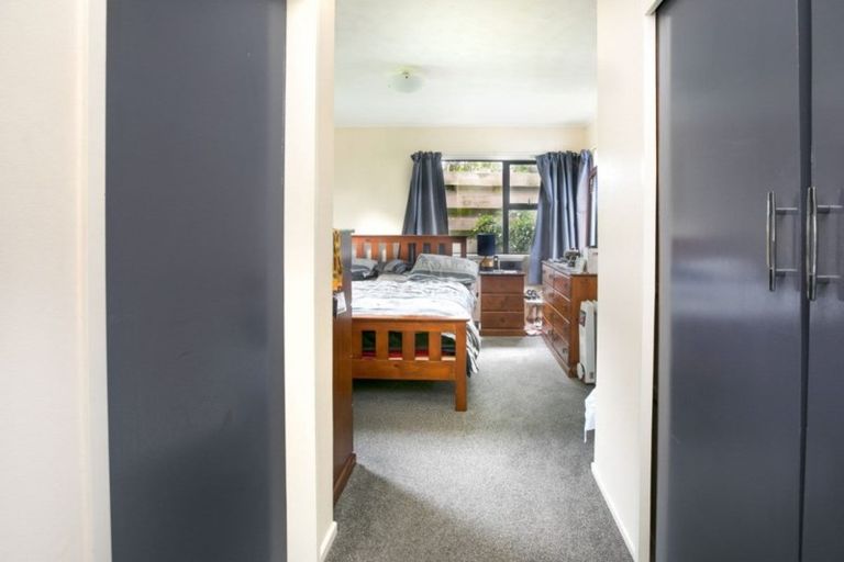 Photo of property in 40 Link Road, Newlands, Wellington, 6037