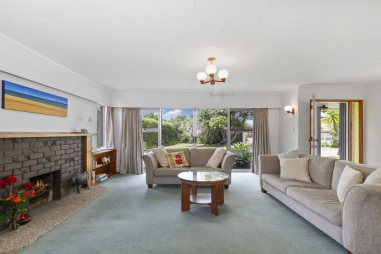 Photo of property in 39 Harbour View Road, Point Wells, 0986