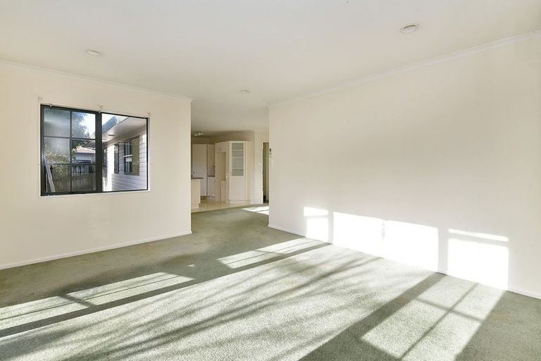 Photo of property in 1/20 Greta Place, Stanmore Bay, Whangaparaoa, 0932