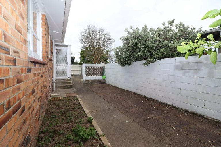 Photo of property in 2/95 Pakuranga Road, Pakuranga, Auckland, 2010