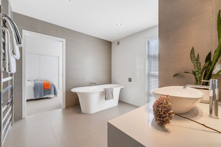 Photo of property in 8a The Parade, Bucklands Beach, Auckland, 2012