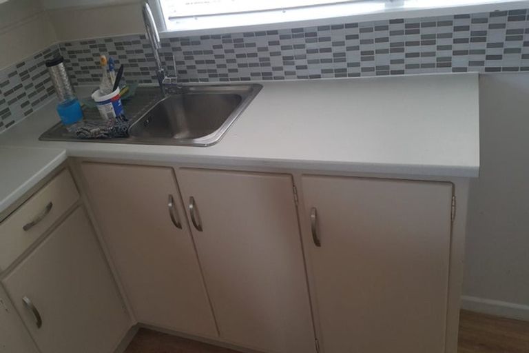 Photo of property in 9 Hatherlow Street, Glenfield, Auckland, 0629