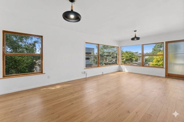 Photo of property in 1/11 Evelyn Place, Hillcrest, Auckland, 0627