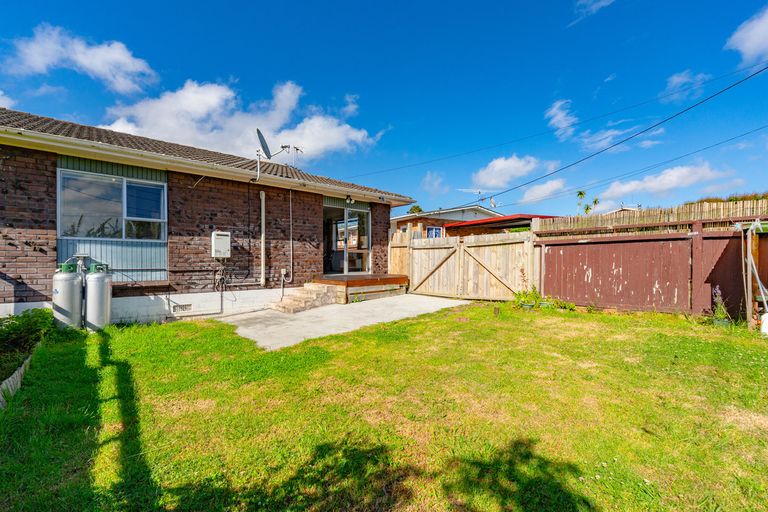 Photo of property in 1/56 Rimu Street, New Lynn, Auckland, 0600