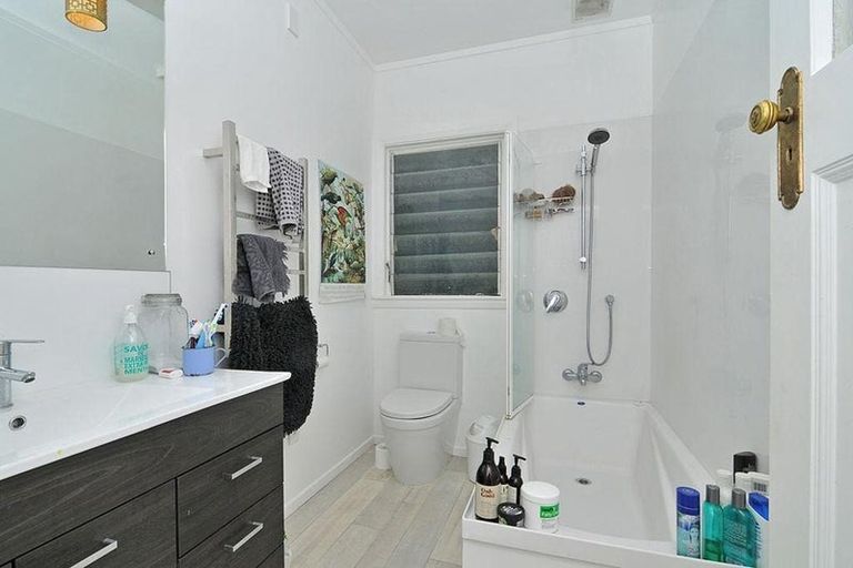 Photo of property in 4/136 Evans Bay Parade, Roseneath, Wellington, 6021