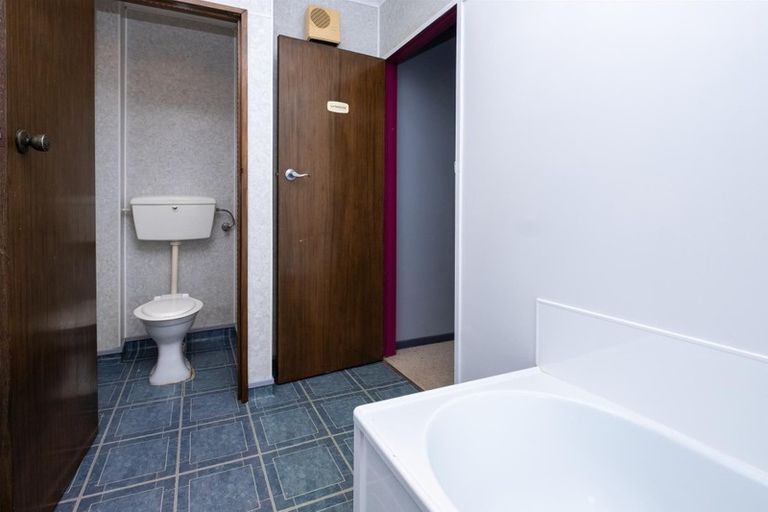 Photo of property in 17 Oberon Street, Stratford, 4332