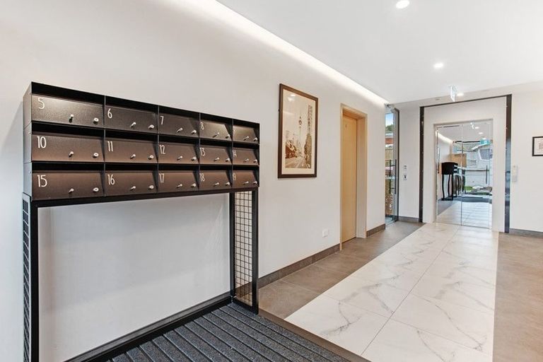 Photo of property in 1/1g Willoughby Avenue, Howick, Auckland, 2014