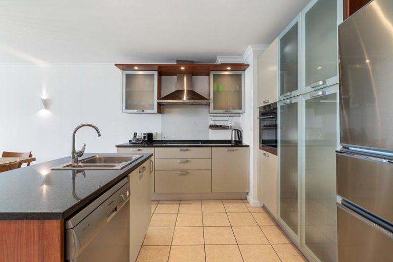 Photo of property in 206/136 Marine Parade, Mount Maunganui, 3116