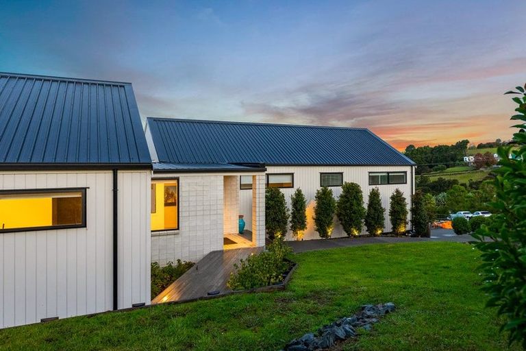 Photo of property in 8 Collings Drive, Lucas Heights, Albany, 0793