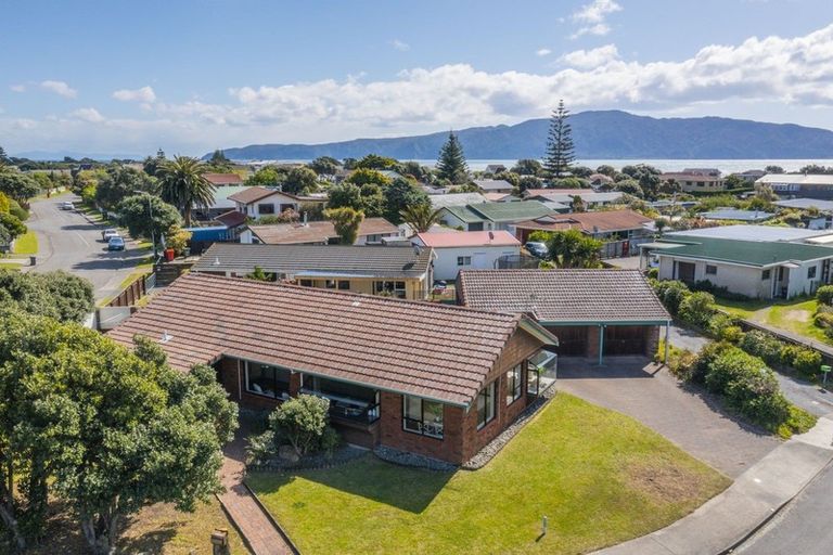 Photo of property in 45 Olive Terrace, Paraparaumu Beach, Paraparaumu, 5032