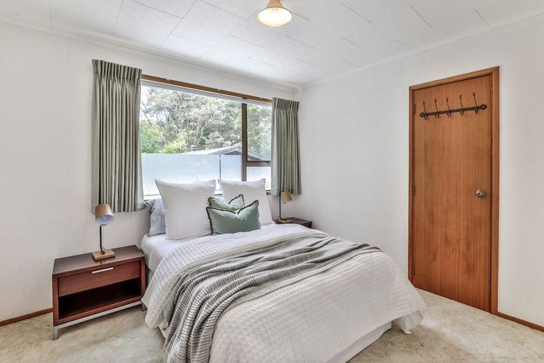 Photo of property in 37 York Road, Titirangi, Auckland, 0604