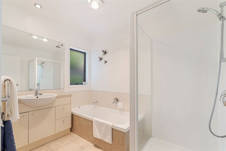 Photo of property in 10 Seamount Drive, Red Beach, 0932