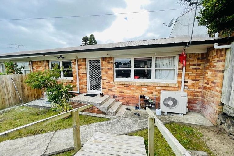 Photo of property in 2/15 Waterview Road West, Takanini, 2112