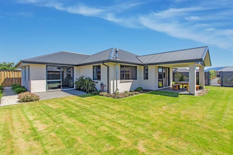 Photo of property in 8 Rosewood Drive, Amberley, 7410