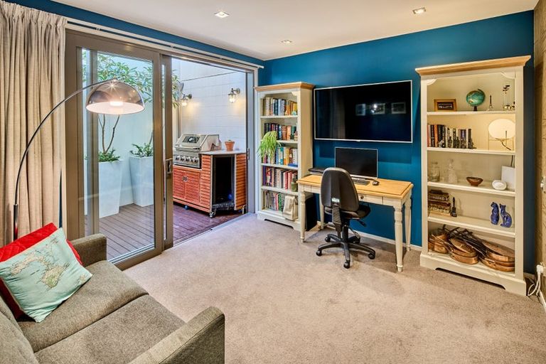 Photo of property in Patent 326 Apartments, 404s/326 Evans Bay Parade, Hataitai, Wellington, 6021