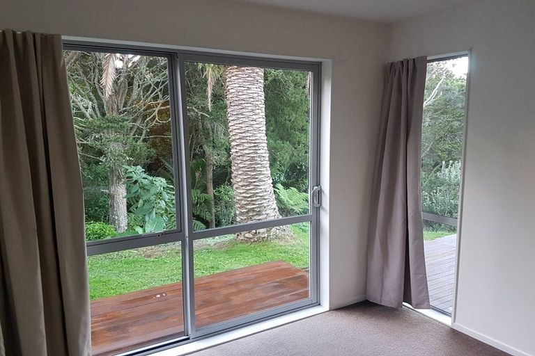 Photo of property in 32 Pupuke Road, Hillcrest, Auckland, 0627