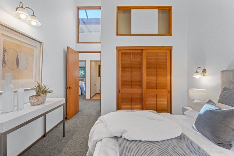 Photo of property in 5 Totara Grove, Hillcrest, Auckland, 0627