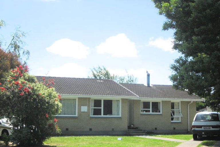 Photo of property in 28 Malabar Crescent, Broomfield, Christchurch, 8042