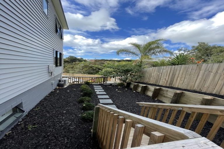 Photo of property in 4/4 Mcquoid Place, Glenfield, Auckland, 0629