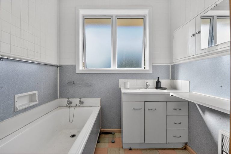 Photo of property in 15 Kingsley Street, St Andrews, Hamilton, 3200