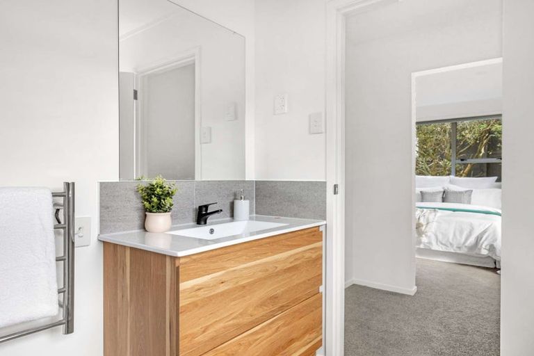 Photo of property in 9 Tahu Crescent, Sunnynook, Auckland, 0620