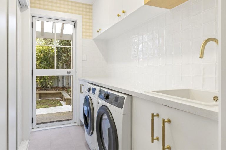 Photo of property in 26 Aubrey Crescent, Rainbow Point, Taupo, 3330