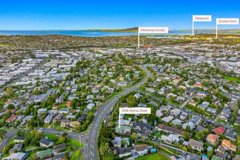 Photo of property in 1/296 Wairau Road, Glenfield, Auckland, 0629