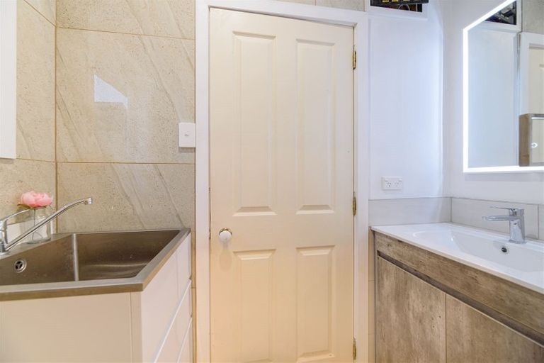 Photo of property in 2/7 James Road, Manurewa, Auckland, 2102