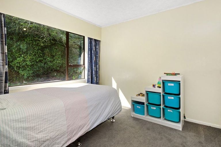 Photo of property in 6 Zande Terrace, Tawa, Wellington, 5028