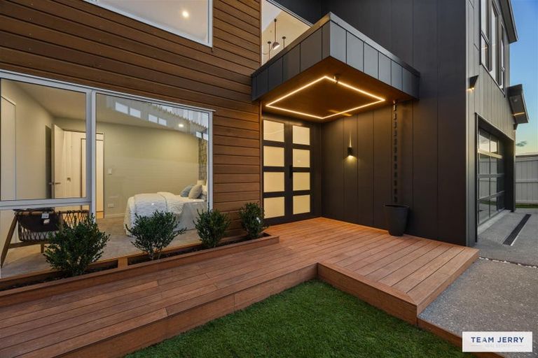 Photo of property in 4 Seawind Way, Hobsonville, 0616