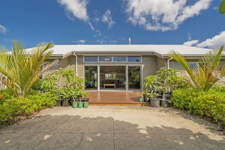 Photo of property in 10 Dotterel Place, Whitianga, 3510
