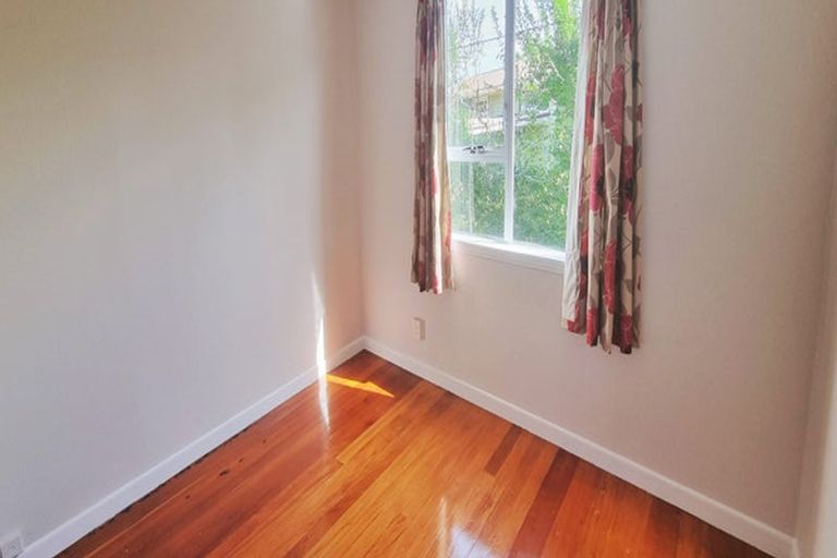 Photo of property in 8 Keeling Road, Henderson, Auckland, 0612