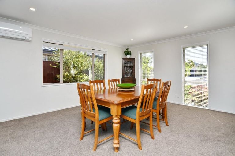 Photo of property in 7 Walnut Way, Rangiora, 7400