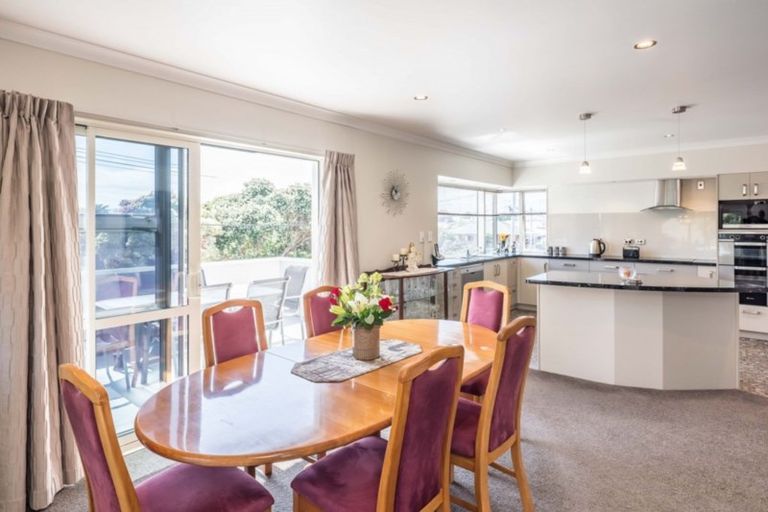 Photo of property in 6 Mahana Road, Paraparaumu Beach, Paraparaumu, 5032