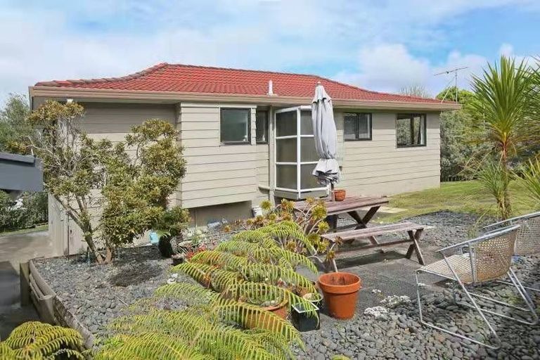 Photo of property in 20 Rehia Road, Massey, Auckland, 0614
