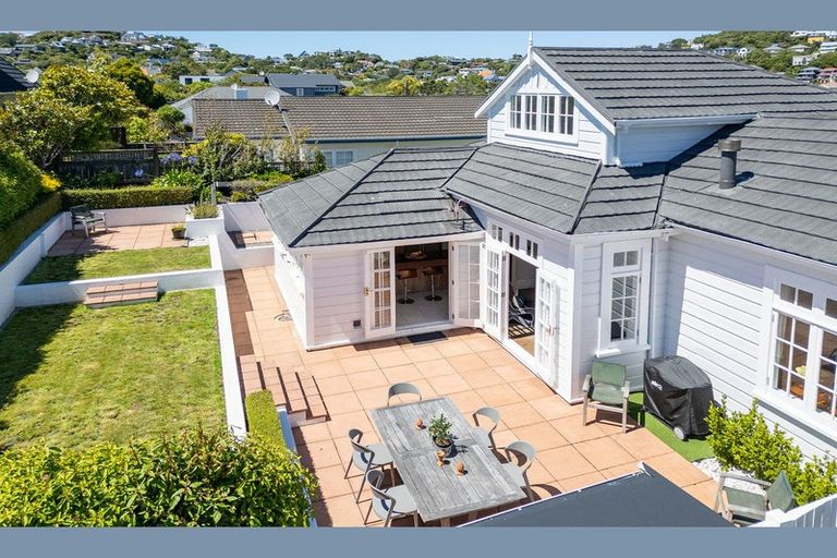 Photo of property in 15 Lucknow Terrace, Khandallah, Wellington, 6035