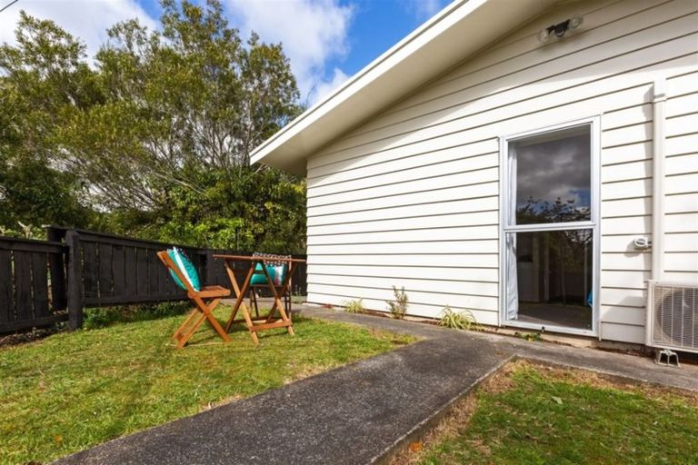 Photo of property in 5 Julia Place, Tawa, Wellington, 5028