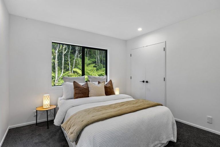 Photo of property in 25 Longfellow Parade, Glen Eden, Auckland, 0604