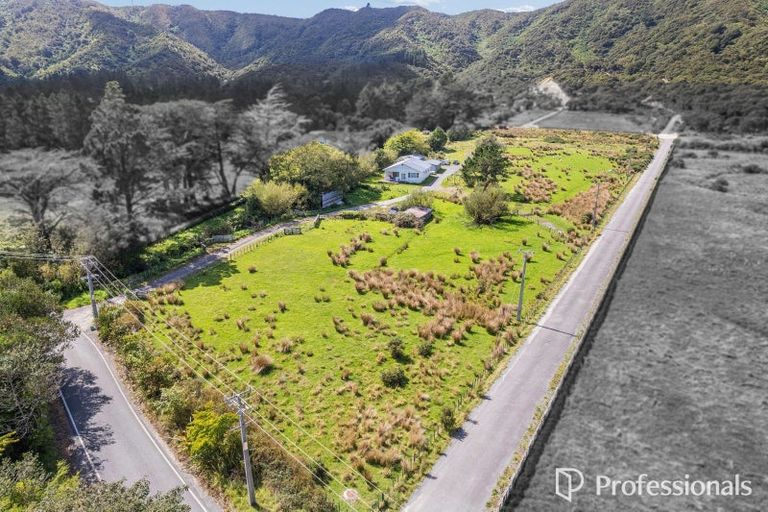 Photo of property in 120 Upper Fitzherbert Road, Wainuiomata, 5373