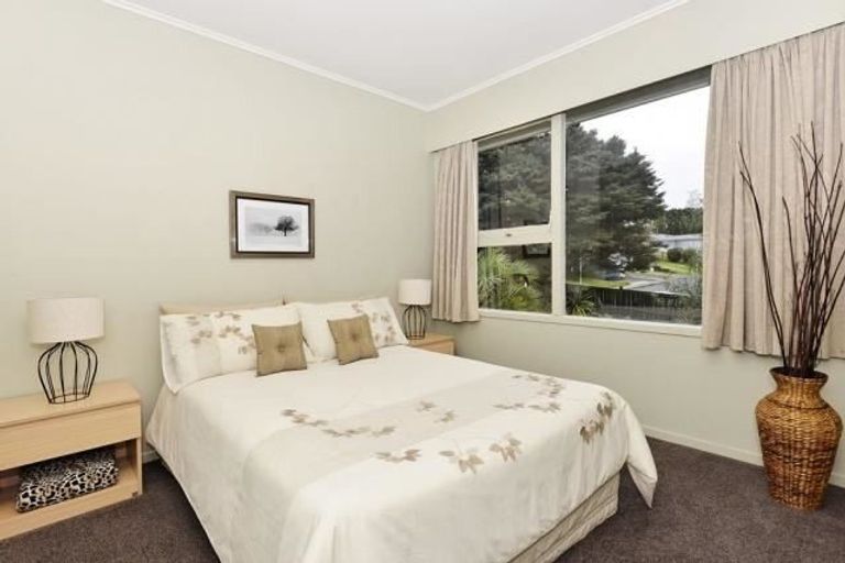 Photo of property in 31 Patts Avenue, Glendene, Auckland, 0602