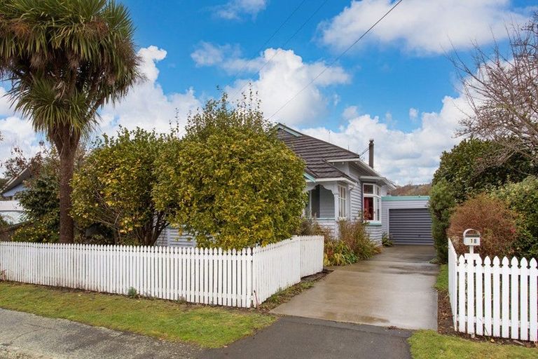 Photo of property in 18 Sandwich Road, Beckenham, Christchurch, 8023