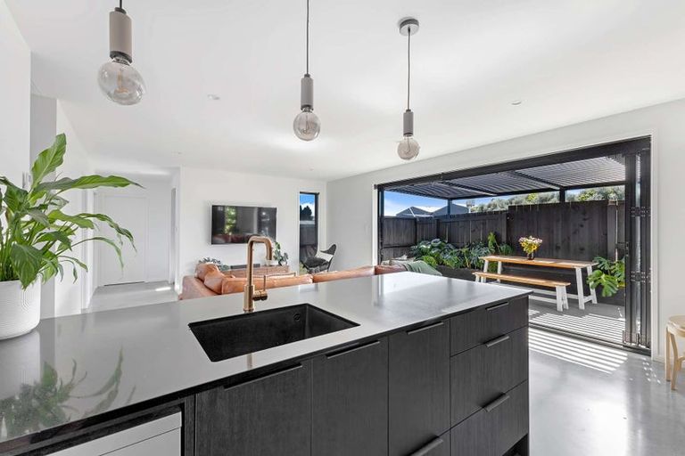 Photo of property in 1 Rehua Place, Waiwhakaiho, New Plymouth, 4312