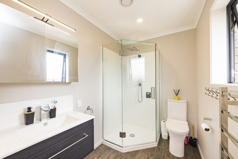 Photo of property in 3 Rangeview Drive, Kelvin Grove, Palmerston North, 4414