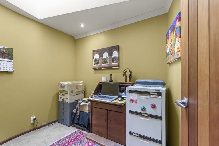 Photo of property in 117 Ruapehu Drive, Fitzherbert, Palmerston North, 4410