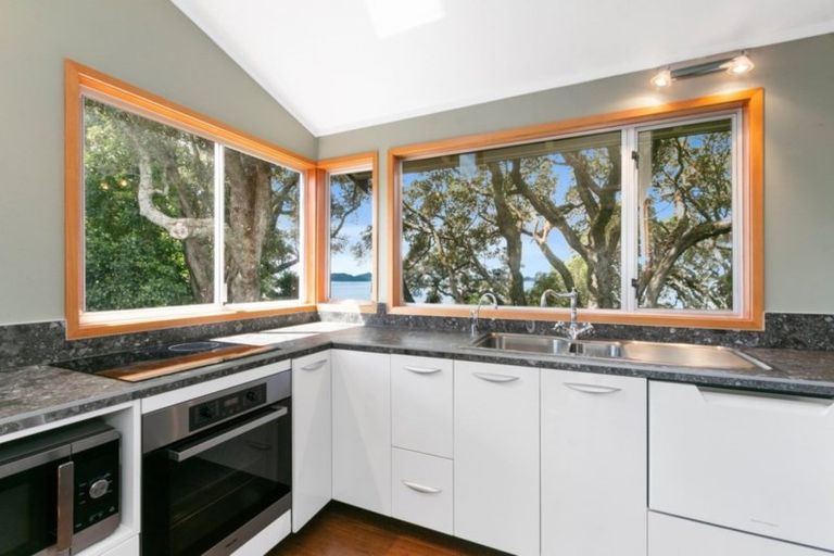 Photo of property in 18 Moana Drive, Tanners Point, Katikati, 3177